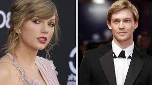 70 273 545 tykkäystä · 98 648 puhuu tästä. Fur Die Liebe Taylor Swift Ist Heimlich Zu Ihrem Freund Gezogen