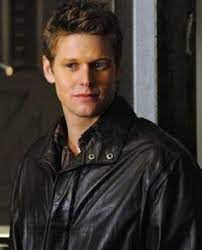 Each character and actor has a short bio and multiple pictures that you can use on profiles, blogs, and forums. Matt Donovan Galerie Vampire Diaries Wiki Fandom
