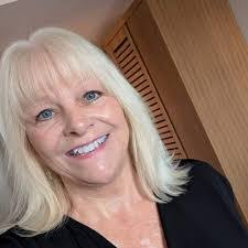 Amber Gage's Instagram, Twitter & Facebook