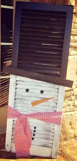 Repurpose An Old Shutter For An Easy Christmas Holiday Decoration Paint Scrap Of Fabric And Some Colored Paper Xmas Crafts Simple Christmas Christmas Crafts