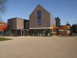 Rezervasyondan sonra telefon numarası ve adresi de dahil olmak üzere tesise ait tüm bilgiler rezervasyon onayınızda ve hesabınızda sunulmaktadır. Max Hunten Haus Zingst Architekturobjekte Heinze De