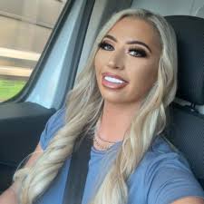 Plz plz can anyone help I live in 32 Park road & my partners car got set