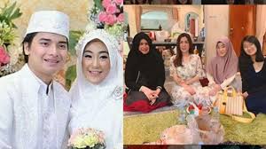 Meski hadir di acara keluarga, larissa tetap tampil dengan balutan hijab dan gamis yang elegan. Indahnya Perbedaan Larissa Chou Bagikan Potret Kebersamaan Dengan Ibunda Dan Mertua Tribun Solo