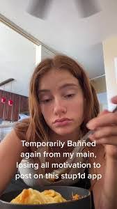 Amber Flack's Instagram, Twitter & Facebook