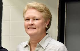 Goins being inducted into high school basketball Hall of Fame