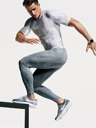 Workout Tricks And Gym Style Tips That Ll Help You Look As Good As This Guy Mens Activewear Mens Outfits Gym Style