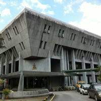 Beberapa sumber mengatakan bahwa tarian lenso berasal dari tanah maluku. Pejabat Tanah Daerah Gombak Capitole