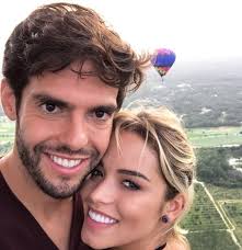 Veja o que carol dias (carol_diasd) descobriu no pinterest, a maior coleção de ideias do mundo. Kaka Pede A Namorada Carol Dias Em Casamento Jetss
