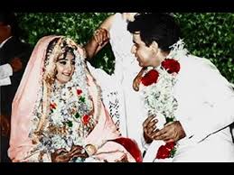 Dilip kumar with ashok kumar. Unseen Wedding Pictures Of Dilip Kumar Saira Banu Youtube