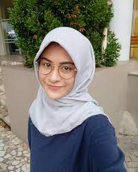 Peran ini bisa dikatakan tidak begitu sulit karena sesuai aslinya, betari memang sudah berhijab. Biodata Profil Dan Fakta Betari Ayu Tentang Sinopsis