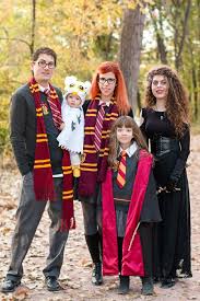 55 Idees De Deguisement De Groupe Pour Halloween 2020 Halloween Zenidees En 2020 Idees De Deguisement Deguisement Groupe Costume Halloween Bebe