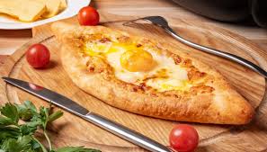 Dal pane alla pasta, passando per i dolci, tutto ciò che è calorico viene considerato nemico della linea e pertanto bandito dalla propria tavola. I 10 Cibi Che Fanno Ingrassare Di Piu Dilei