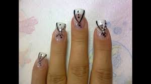 Que mejor que combinar diferentes colores en tus uñas para que luzcan hermosas con esos estilos de flores que has seleccionado y lo mejor de todo es que puedes realizar estos diseños en la comodidad de tu hogar. Unas Decoradas Diseno Flores Sencillas Y Elegantes Youtube