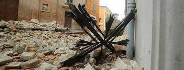 Terremoto olanda, frank de boer non è più il ct della nazionale il tecnico ha lasciato la guida della nazionale dopo che la stampa gli aveva dato dello stupido acquisti Terremoto In Emilia Morti E Persone Sotto Le Macerie Decine Di Paesi Devastati Idee In Movimento