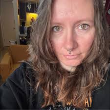 Who else is an elusive weekend hiker?! 😂🙋🏻‍♀️ Follow @nicholethenomad  for more hiking guides, tips, and humor!