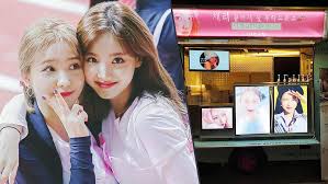 Red velvet member yeri's instagram live on may 27th had quite a pleasant surprise for everyone. Twice S Nayeon Sent A Coffee Truck For Red Velvet S Yeri Kpopthing