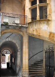 Vieux Lyon Une Cour Vieux Lyon Visiter Lyon Lyon