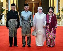 Macam mana anak anak tun mahathir boleh kaya. Perdana Menteri Tertua Di Dunia Tun Dr Mahathir Mohamad Sambut Hari Lahir Ke 94 Nona