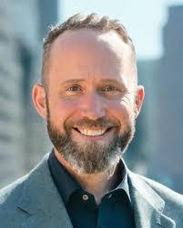 Carolyn Lenz's Instagram, Twitter & Facebook