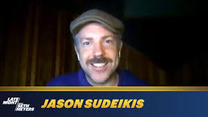 Джейсон судейкис, стивен мана, colin blyth и др. Jason Sudeikis S Ted Lasso Character Evolved From Commercials To His Own Tv Show Youtube