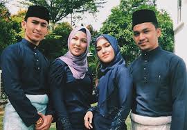 Begitu juga dengan hun haqeem yang dikenali selepas drama kampung people, membuktikan watak luqman turut menjadi bualan peminat selepas 'jekfer'. 17 Selebriti Malaysia Ini Sebenarnya Merupakan Adik Beradik