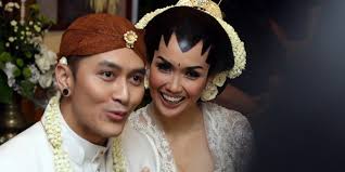 Demian & Sara Wijayanto Puasa di Hari Pernikahan : Okezone Celebrity