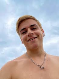 Cory Hubbard 🩸 (@coryshubbard)