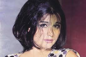 ابتعدت الفنانة سعاد حسني، عن الفن بعد تقديم آخر أفلامها الراعي والنساءالذي قدمته عام 1991، بسبب ظروف صحية ونفسية سيئة مرت بها منذ أواخر الثمانينيات، كان أبرزها وفاة صديقها الشاعر صلاح جاهين بالإضافة إلى تعب فقراتها. Ø´Ø±ÙŠØ· Ù†Ø§Ø¯Ø± Ù…Ù† Ø®Ø²Ø§Ù†Ø© Ù…ÙÙŠØ¯ ÙÙˆØ²ÙŠ Ù„Ø­ÙˆØ§Ø± Ù…Ø¹ Ø§Ù„Ø³Ù†Ø¯Ø±ÙŠÙ„Ø§ Ø³Ø¹Ø§Ø¯ Ø­Ø³Ù†ÙŠ Ø£Ø±Ù‰ Ø§Ù„Ø¯Ù†ÙŠØ§ Ø¨ÙˆØ¯Ø§Ù†ÙŠ Ø§Ù„Ù…ØµØ±ÙŠ Ø§Ù„ÙŠÙˆÙ…