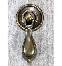 4.3 out of 5 stars 17. Esplanade Drop Pull Antique Brass Cabinet Handle Door Knocker Home Decor Door Decor Single Piece Brass Door Handle Single Piece Brass Door Pulls Stonkraft