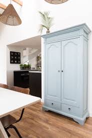 Notre dernière bonne idée, transformer une vieille armoire de famille, pour lui offrir une nouvelle jeunesse. Relooking Meuble Ancien 15 Idees Pour Les Relooker Cote Maison