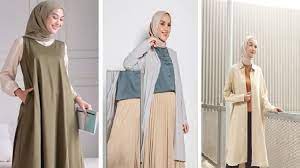Biar kamu tidak penasaran dengan baju renang muslimah, yuk kita lihat bagaimana model bajunya zaskia sungkar terlihat mengenakan baju renang muslimah yang simpel berwarna ungu tua dengan motif berwarna pink. Style Hijab Minimalis Andalan 3 Selebgram Ini Begitu Elegan Dan Stylish