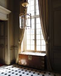 Chateau De Champs Sur Marne Passage Au Pied De L Escalier Rouge Par C Colombe Clier Cmn Maison De Caractere Champs Sur Marne Decoration