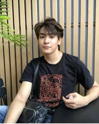 Even though he might still be in high school, his 18th birthday marks a big shift in his life. Pin Auf J9