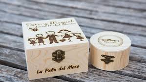 Los joyeros de madera están pintados con gouache y cubiertos con esmalte. Cajas De Madera Personalizada Con Grabado Laser Para Regalos