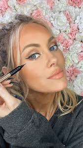 Cat 🐈 eyeliner vs. Fox 🦊 eyeliner , ., What’s the difference- and how to  do them. Which do you prefer? , ., ., ., #foxliner #cateyeliner  #wingeyeliner #viragobabe #makeuptutorial #eyelinertutorial ...