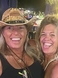 Melissa Kendall's Instagram, Twitter & Facebook