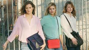 Meryl streep has 4 children — and all 3 of her daughters share a resemblance to their mom. Meryl Streep S Daughters Pose For Fashion Line Abc News