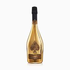 If you're looking for the best champagne brands out there, you may be surprised to learn the finest bubbles don't *necessarily* come from the most expensive champagne brands! 19 Best Champagne Brands For All Your Celebrations