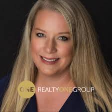 Erika Lawson's Instagram, Twitter & Facebook