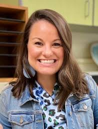 Emily Lavender's Instagram, Twitter & Facebook