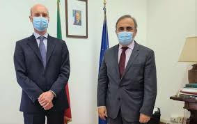 Ecco su italiachiamaitalia.it la lettera che alcuni consiglieri del comites di londra hanno inviato al console generale villani circa la situazione che vive il coasit: Farnesina Sottosegretario Merlo Riceve Il Futuro Console D Italia A Manchester Presto L Apertura Del Nuovo Consolato Maie Movimento Associativo Italiani All Estero