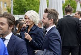 Espen was also a mentor on the norwegian version of the voice. Espen Lind I Bryllup Med The Voice Deltager Vg