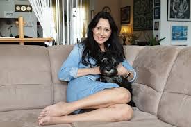 Heidi janků hrála na klavír, zpívala ve sboru. Heidi Janku S Feet Wikifeet