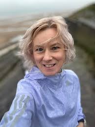 As I don't have a plan for my upcoming trail marathon I decided to go for  few hill repeats today😊. Very wet and warm day here, heavy rain 🌧️ most  of the