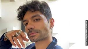 Vázquez studeerde podiumkunsten aan de universiteit van guadalajara. Quien Es Christian Vazquez Alejandro En De Brutas Nada Serie De Amazon