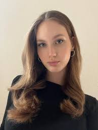 Looking for a girl roommate in January (Jan 1st -Jan 31st, negotiable). 800  euro's for one month. Lovely house in the centre of 'de Jordaan', near  central station. Shared house with 2