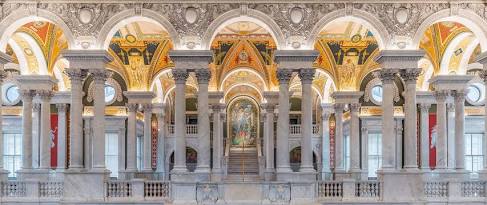A opulência do saber: a arquitetura imponente que guarda os segredos da história ocidental., gerada com IA