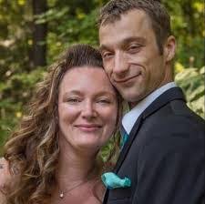 Julia Halstead's Instagram, Twitter & Facebook