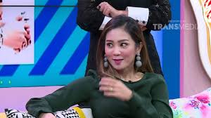 Bunga pun menyindir netizen yang menyebutnya memilih menikah dengan pria tua tapi kaya. Rumpi Pengakuan Bunga Zainal Tentang Pernikahannya Tahun 2014 Silam 8 11 17 Part 2 Youtube