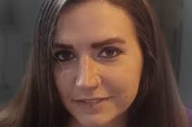 Audrey Crews, Wanita Pertama di Dunia yang Kendalikan Komputer Pakai  Pikiran Berkat Chip Neuralink